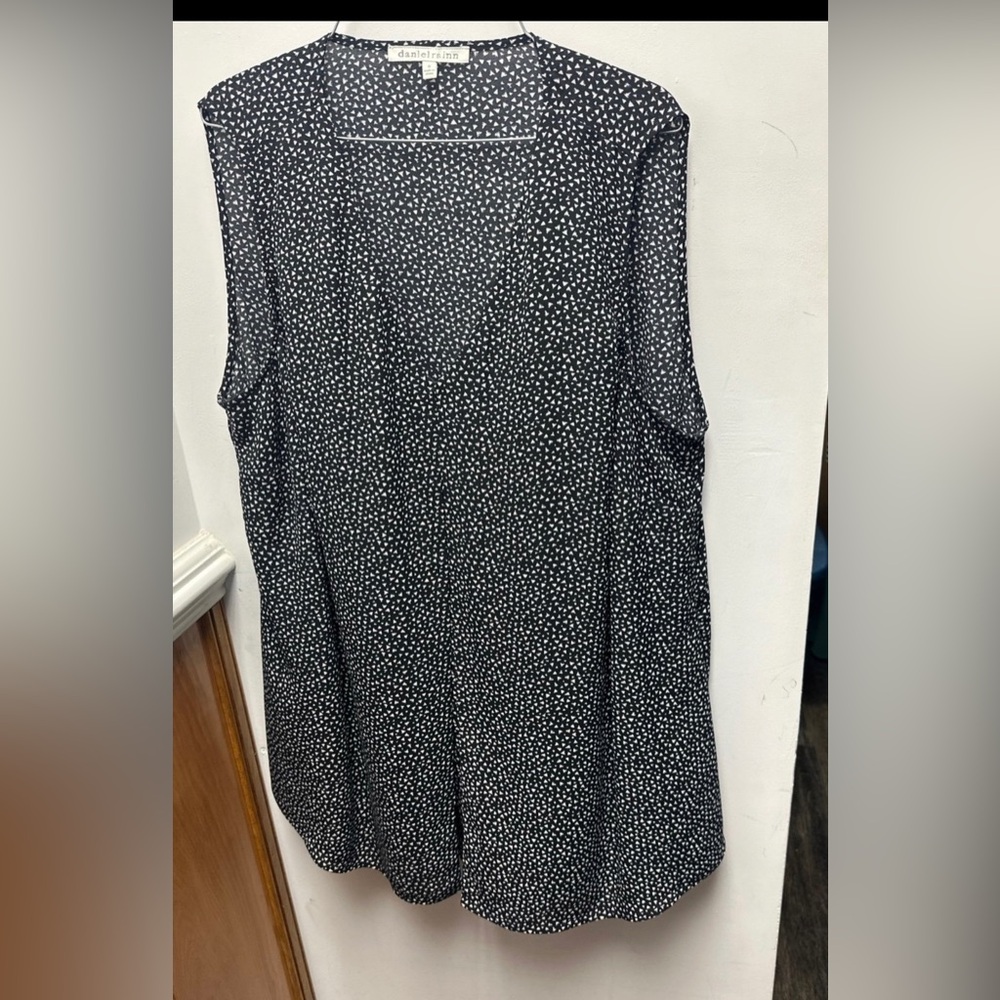Women’s sleeveless top